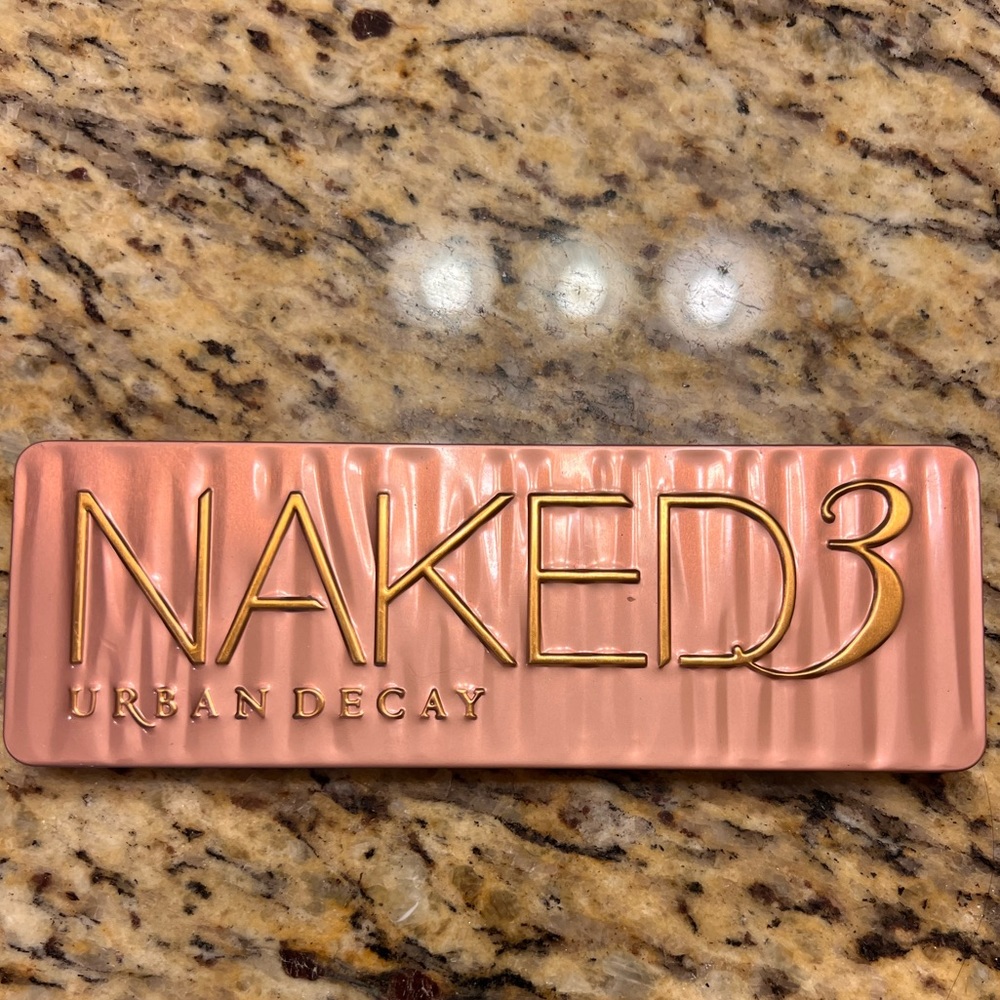 Urban Decay Naked 3 eyeshadow palate